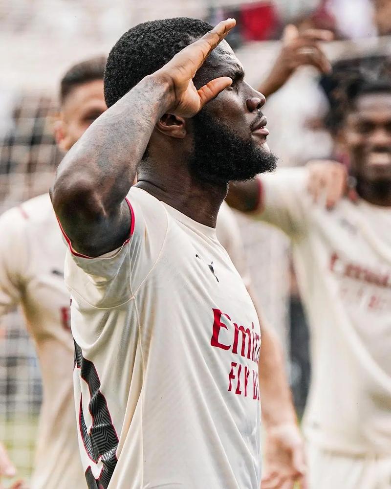 [中超]三轮不胜 上海申花让出榜首位置