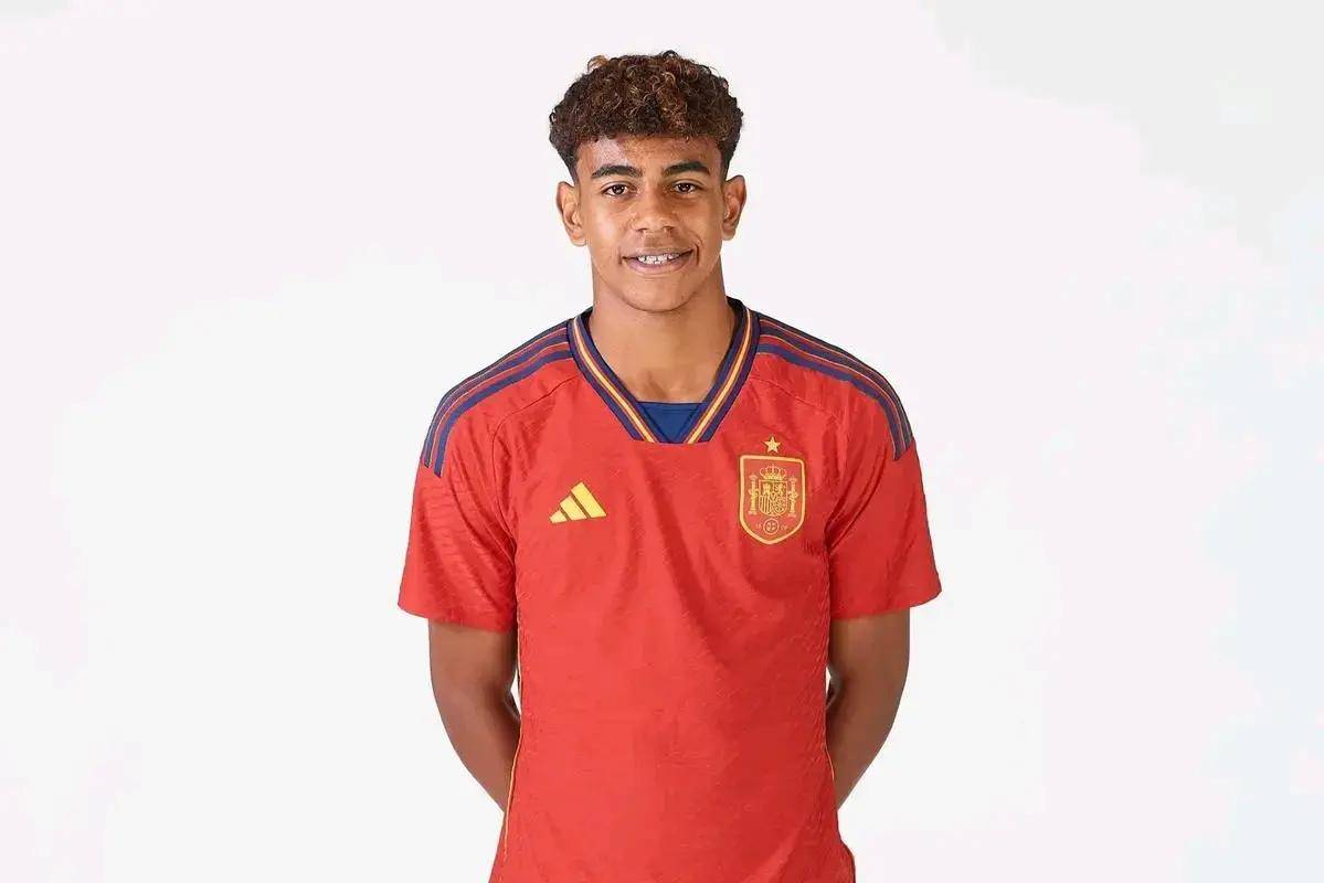 文班复出30分阿尔达马献制胜盖帽 灰熊主场险胜马刺